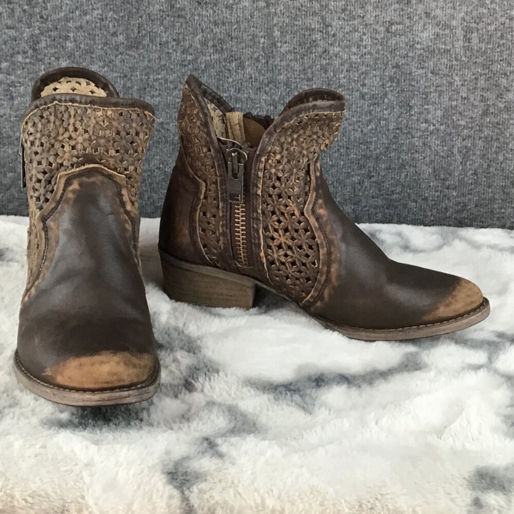 Circle G Corral Brown Leather Cutout Western‎ Ankle Boots  8.5